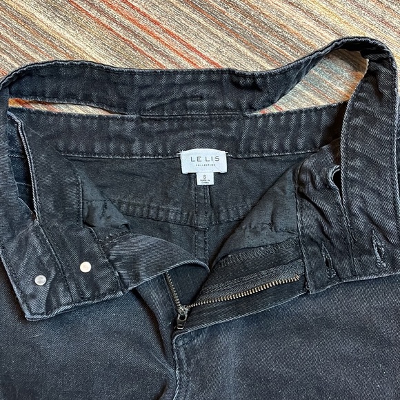 Le Lis Collection Black Denim Shorts - Picture 3 of 8